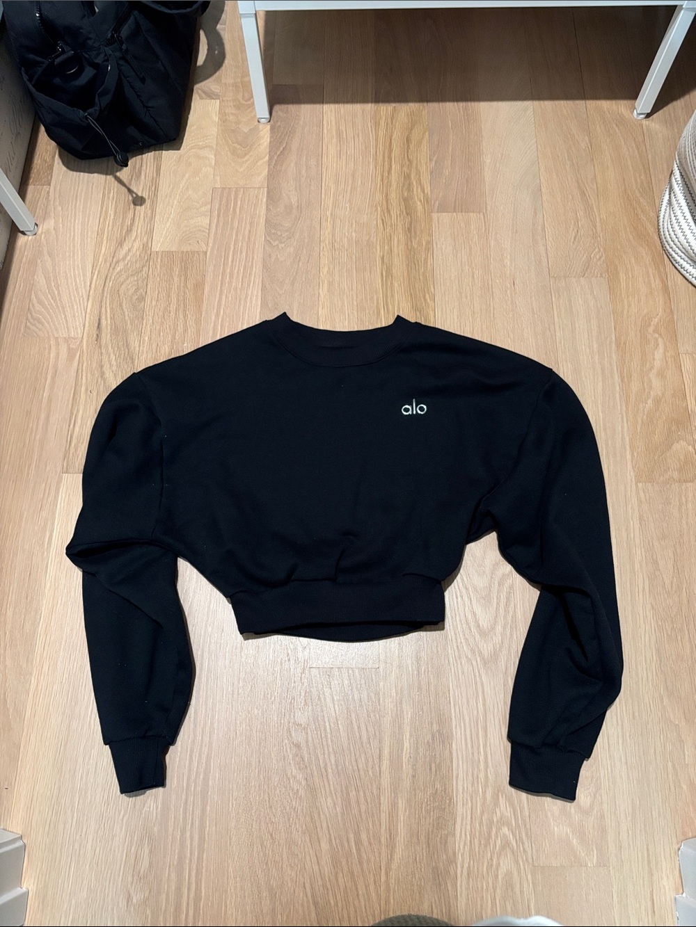 ALO Yoga Black Cropped Crewneck Sweatshirt